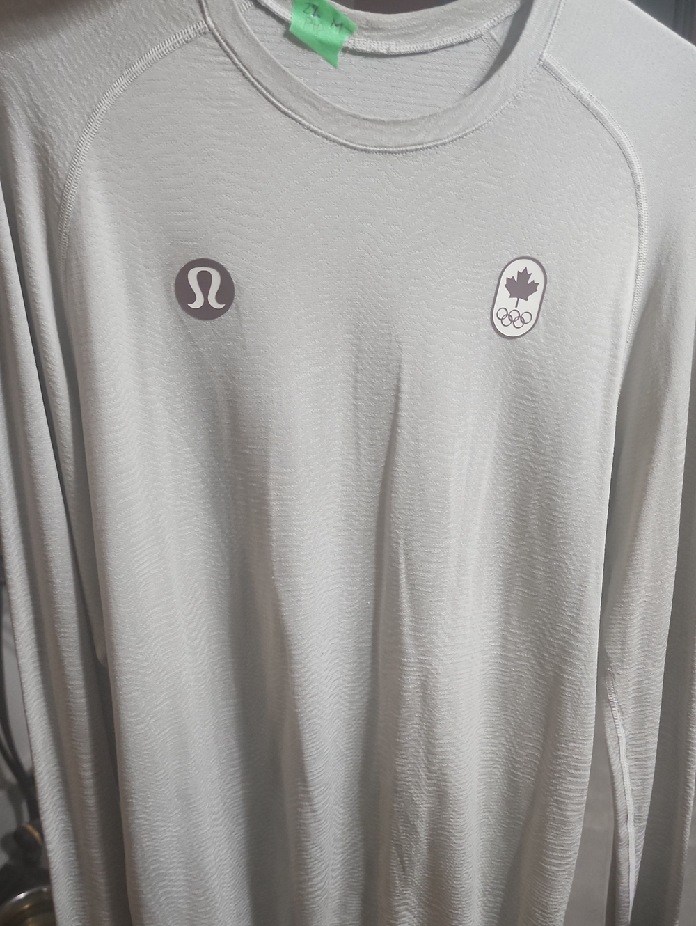 lululemon athletica Light Gray Long-Sleeve Performance Tee Medium